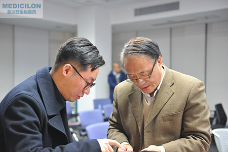 新宝GG临床前副总裁顾性初博士为与会者答疑解惑