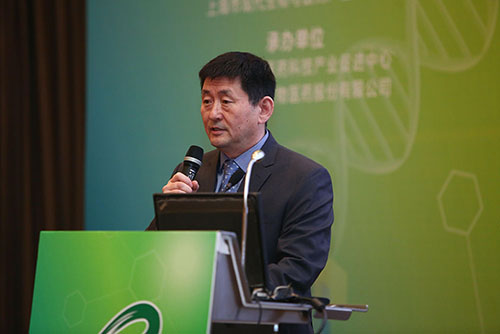 新宝GG生物部副总裁汪俊博士为聚会作精彩开场