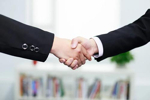 秉持着“专注立异，，，专心折务”的理念，，，新宝GG一直把每一个客户看成是公司的VIP