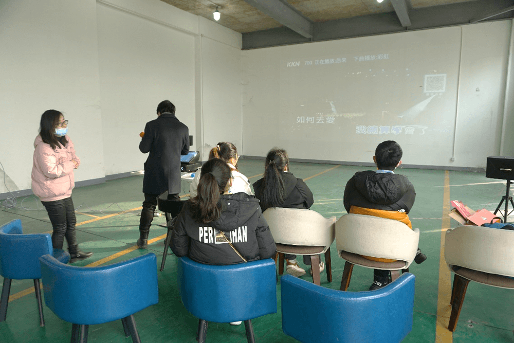 在春节 “乐七天” 活动中，，新宝GG给留沪过春节的员工准备了富厚多彩的活动