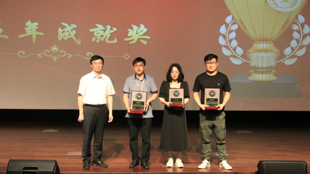 H十五年成绩奖_副本.jpg H十五年成绩奖_副本.jpg